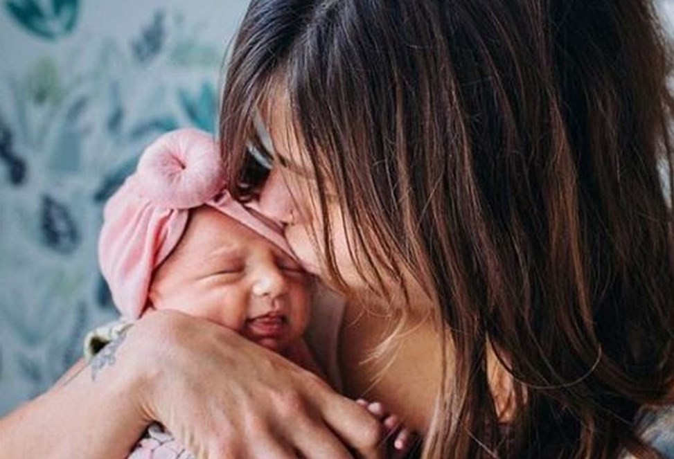 La mujer que mostró con orgullo sus estrías tras dos embarazos | Redes