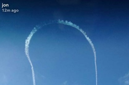 Polémica en EE.UU.: un avión de la Armada dibujó un pene gigante en el cielo | Internacionales