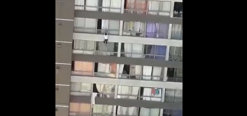 Rescate de película: un joven salvó a una mujer que cayó de un noveno piso | Internacionales