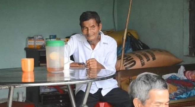 Un hombre asegura que hace 42 años que no duerme | Curiosidades