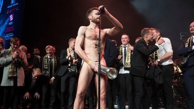 Fútbol: salieron campeones y el festejo se les fue de las manos | Deportes