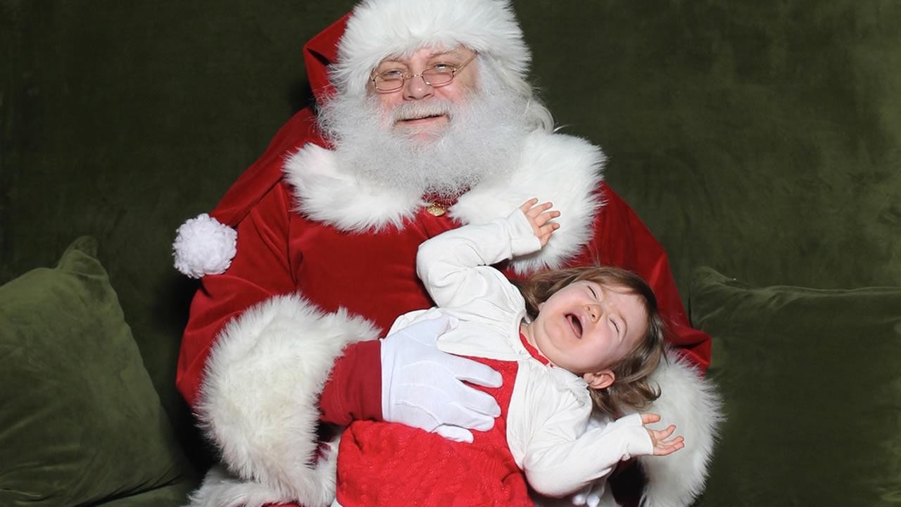 Echaron a una vendedora de un shopping por revelarle el secreto de Papá Noel a una nena de 7 años | Curiosidades