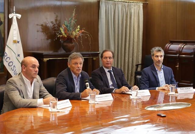 Megadecreto presidencial para simplificar trámites y bajar costos de producción | Política