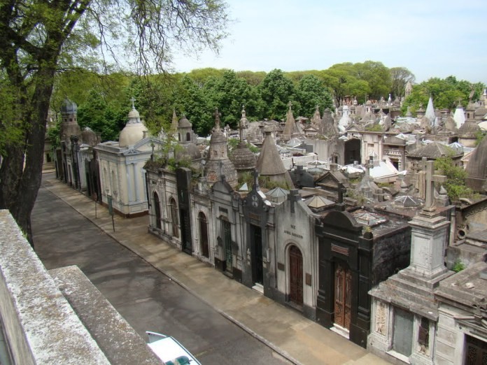 Un detenido por intentar violar a una mujer en el baño del cementerio de la Chacarita | Actualidad