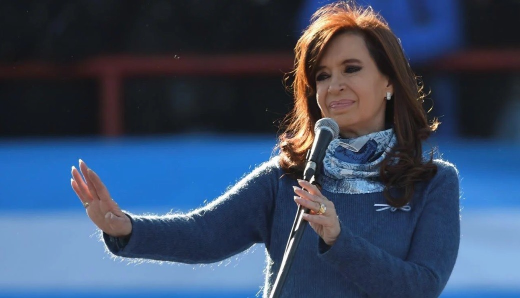 La reacción de Cristina tras el anuncio de Macri sobre un recorte en el Estado: "¿Piensan que somos estúpidos? | Política