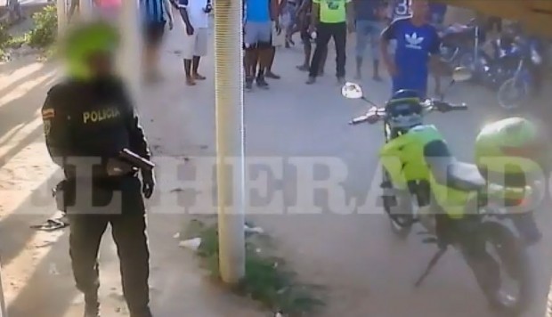 Video documento: un policía mató de 4 tiros a un hombre que había robado una gaseosa | Internacionales