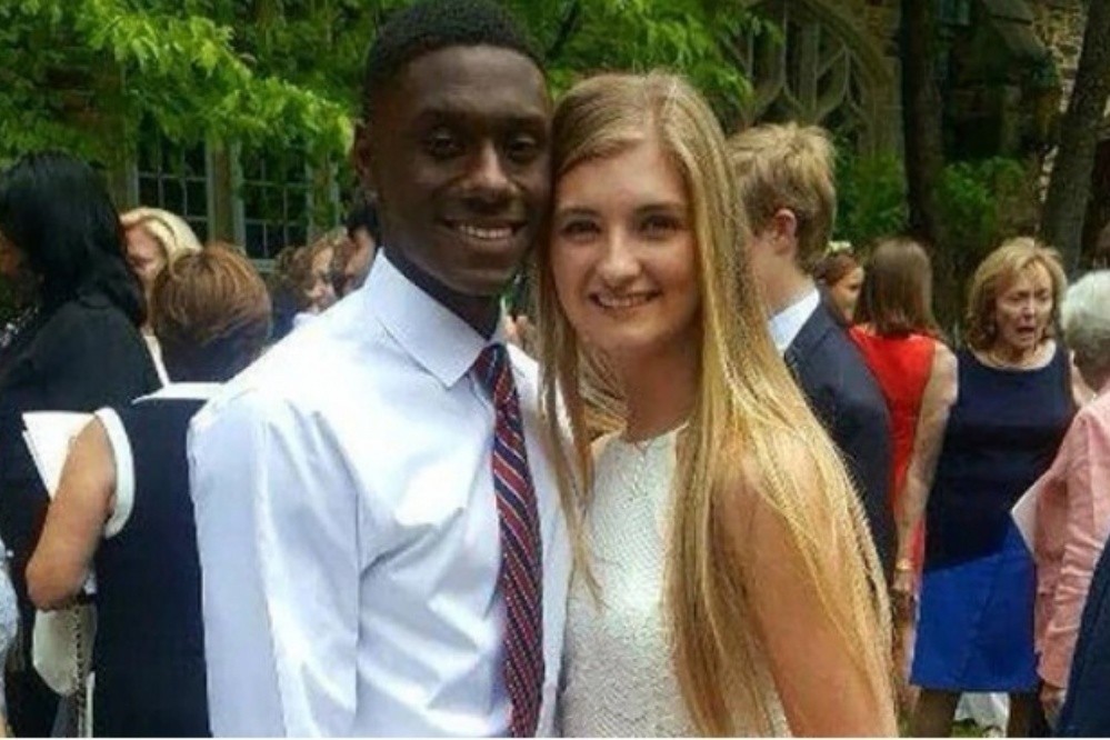 La historia de la chica que se puso de novia con un joven negro y su padre dejó de pagarle la universidad | Internacionales