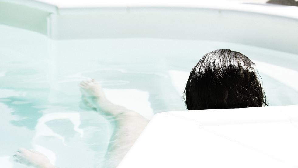 Murió electrocutada cuando intentaba sacarse una "selfie" en la bañera | Internacionales