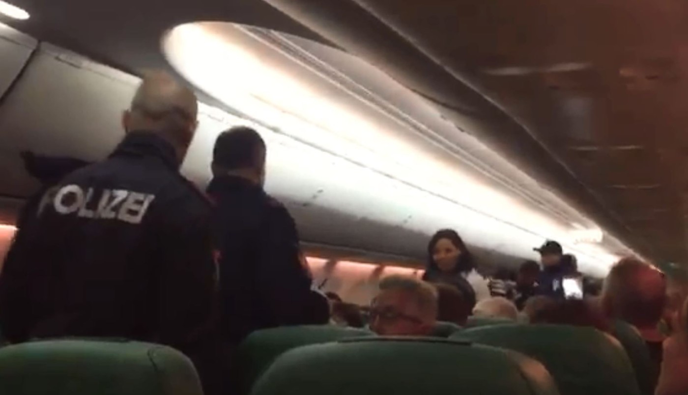Un avión debió realizar un aterrizaje de emergencia por culpa de las "flatulencias" de un pasajero | Internacionales