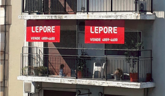 Denuncian que dejaron a una beba encerrada en un balcón como forma de castigo | Redes