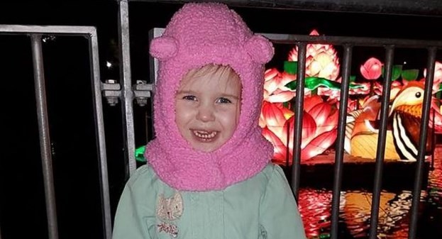 La extraña enfermedad que sufre una nena: se congela en minutos pese a que haga calor | Curiosidades