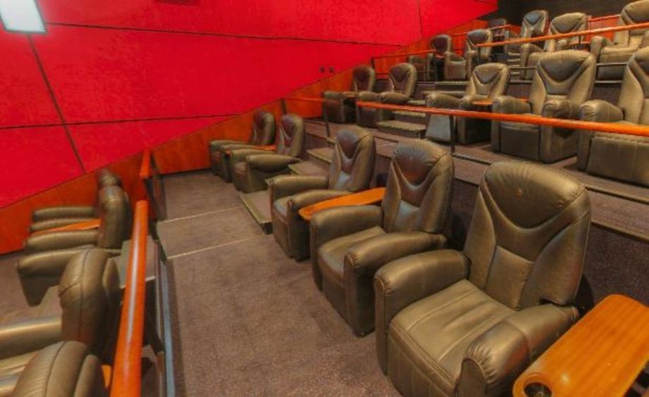 Murió tras recibir una descarga eléctrica en una butaca vip de cine | Internacionales