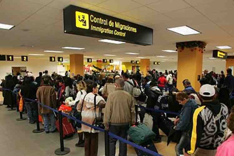 Declaran inconstitucional el DNU de Macri sobre la ley de Migraciones | Política