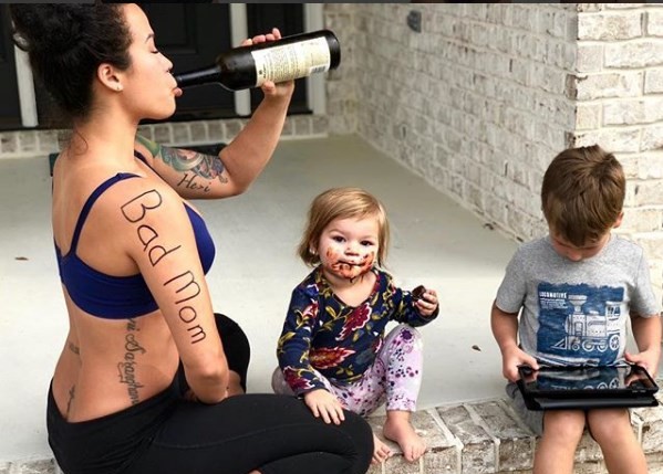 La mujer que es furor en Instagram por ser una "mala madre" | Redes