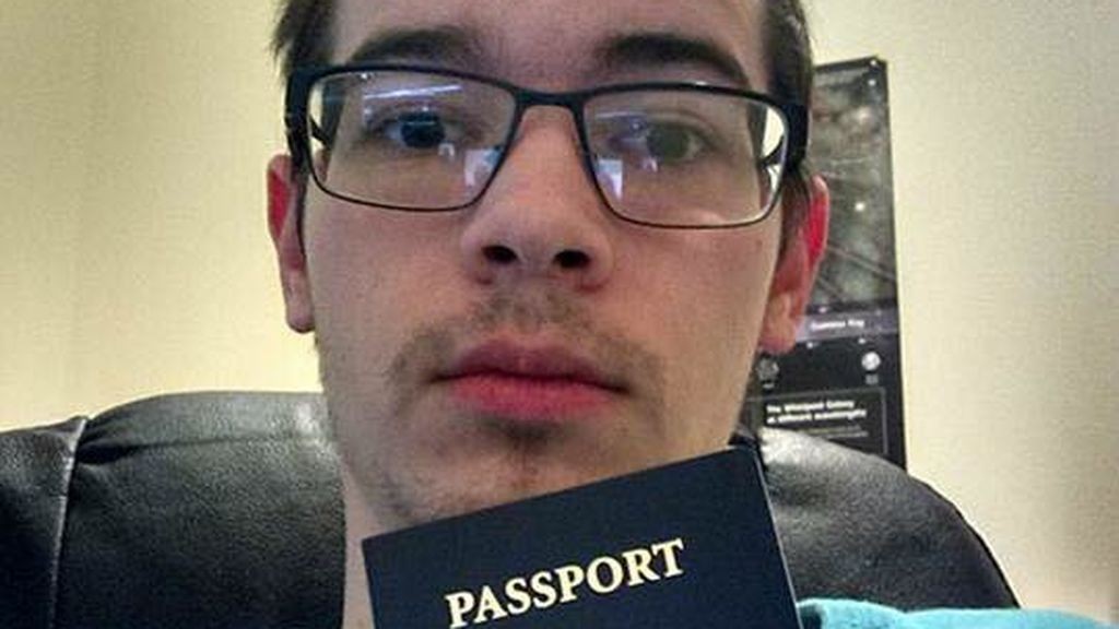 Buscan a un joven que anunció en Facebook que iba a suicidarse tras asesinar a su madre y a un amigo | Redes