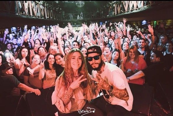 Jimena Barón no para: foto muy hot en el camarín y cantó con Ulises Bueno | Espectáculos