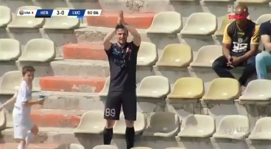 El gol mejor festejado: un futbolista rumano subió a la tribuna para aplaudir su propia jugada | Redes