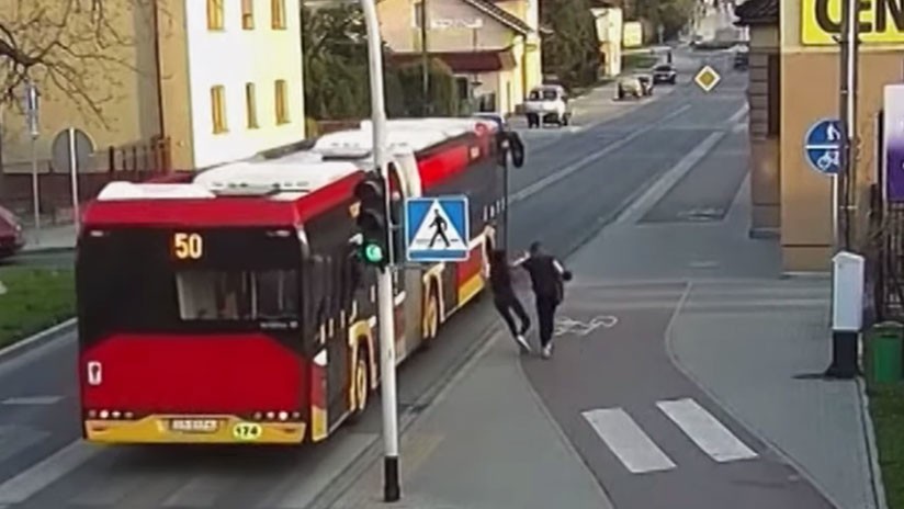 Video: una adolescente casi muere por una broma de su amiga | Redes