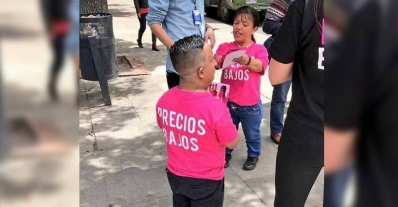 Escándalo: Promocionaron tarifas bajas de telefonía usando a personas de talla baja | Curiosidades