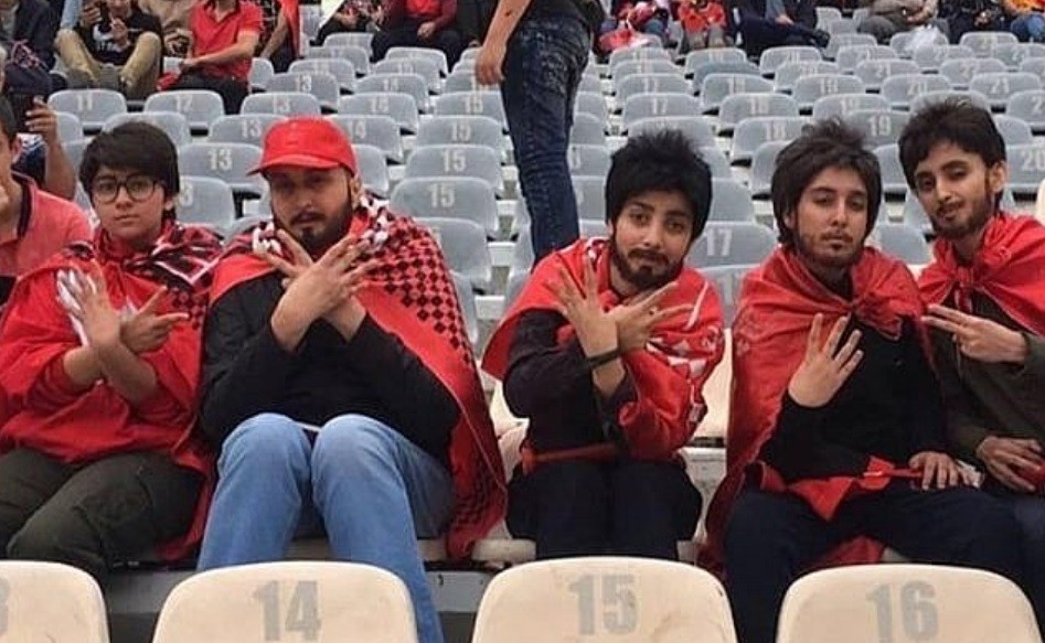 Disfrazadas de hombre para poder ver un partido de fútbol | Redes