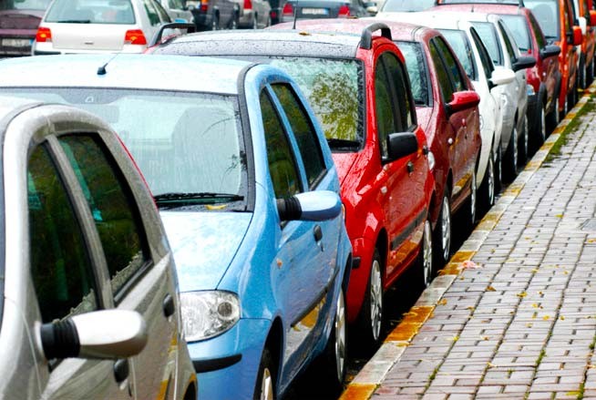 Murió atropellada por su propio auto tras pedir ayuda para estacionar | Internacionales