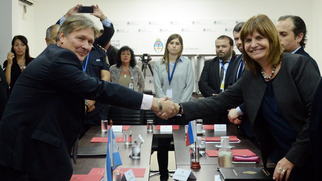 Argentina y Rusia firman convenio colaboración para evitar que tres mil barras viajen a Rusia | Política