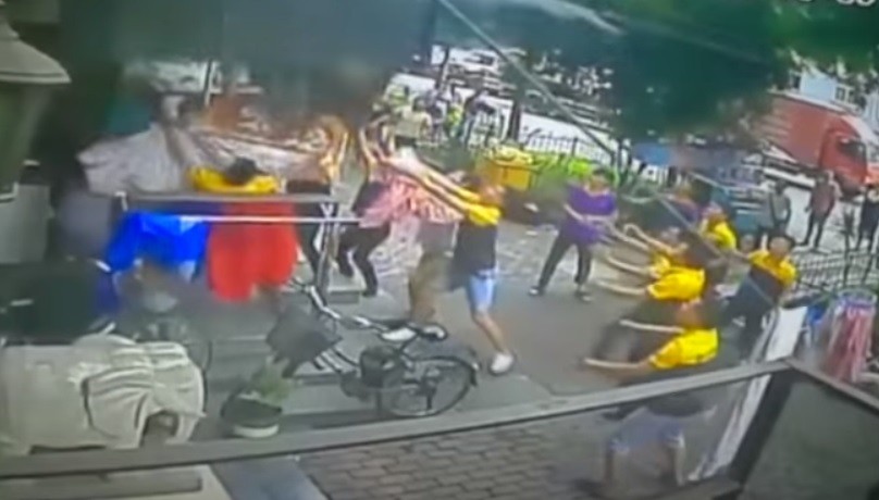 Video: con una sábana, atajaron a un nene que se cayó de un sexto piso | Internacionales