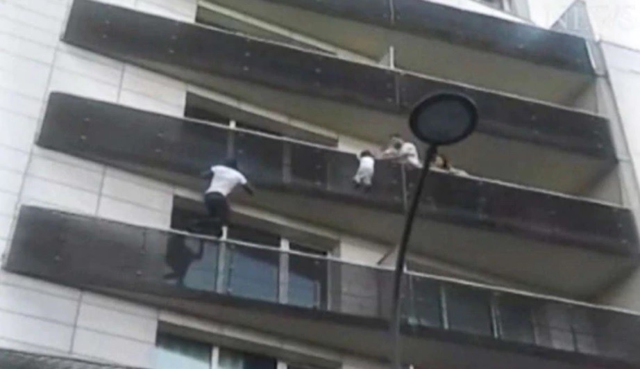 Nene rescatado por "hombre araña": el padre del menor estaba jugando Pokemon Go | Internacionales