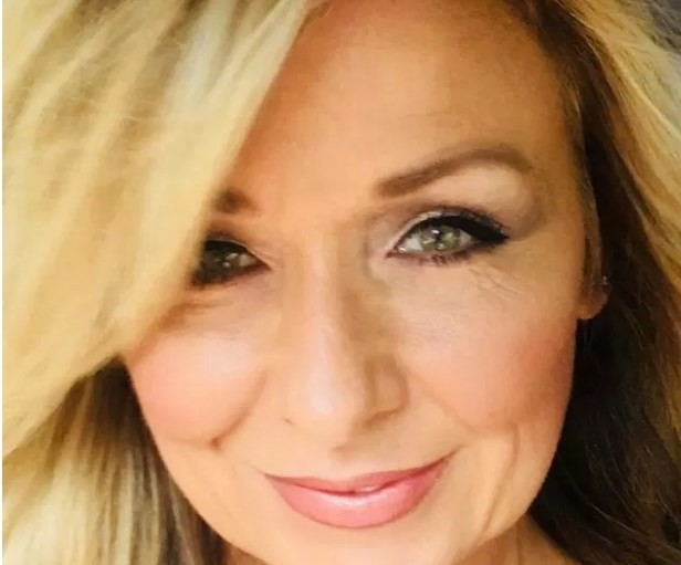 Así le quedaron los ojos a la mujer que no se sacó la máscara de pestañas durante 25 años | Curiosidades