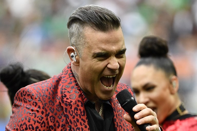 El gesto obsceno de Robbie Williams durante la ceremonia de apertura | Rusia 2018
