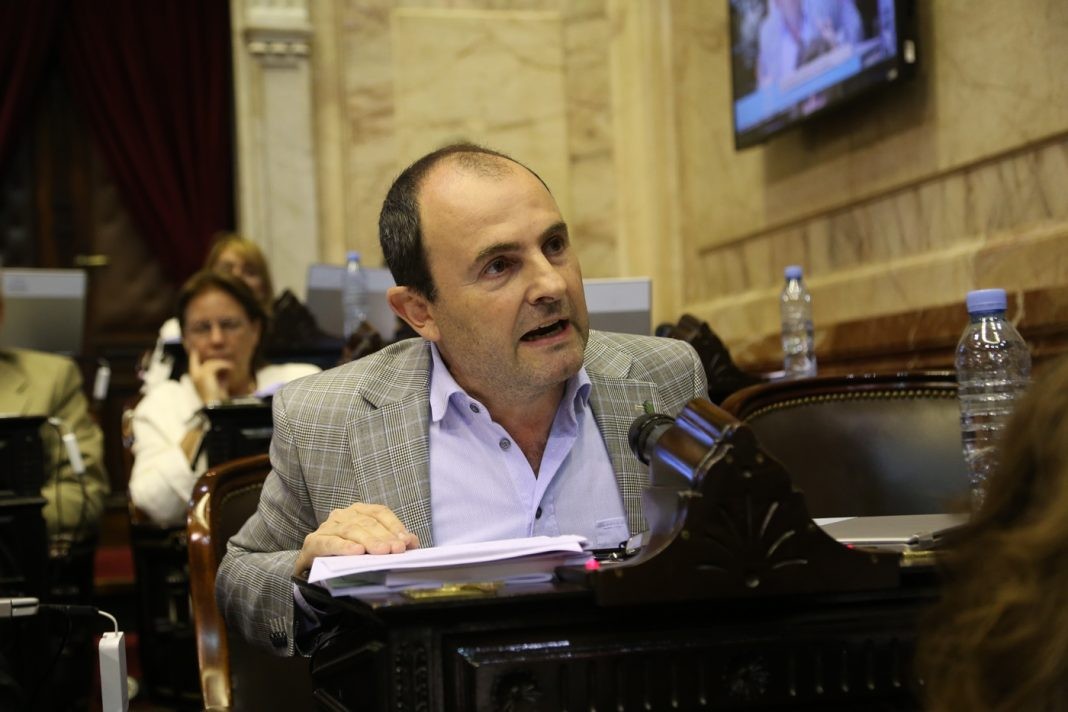 Diputados radicales proponen que el Estado deje de pagarles los sueldos a los obispos | Política