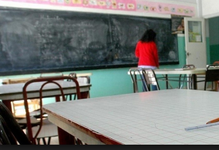 Sancionaron a una docente que pidió licencia médica y viajó a Chile | Actualidad