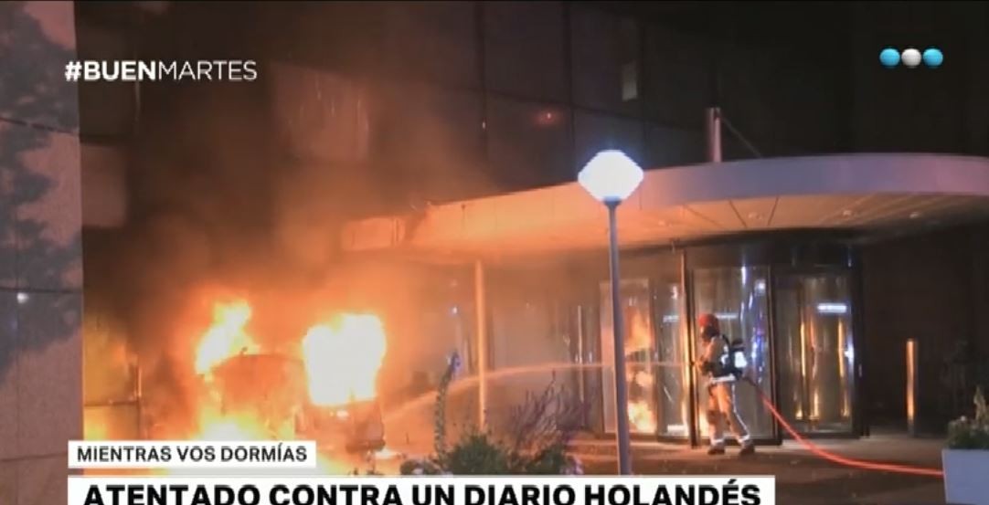Estrellaron un vehículo contra la sede de un diario en Holanda | Internacionales