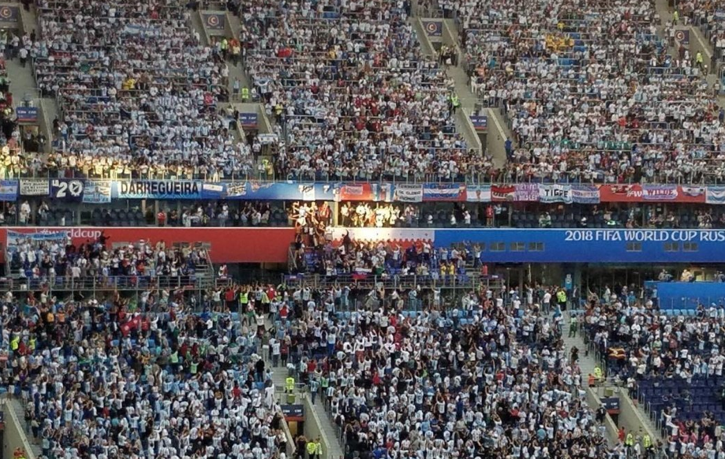 La foto viral de Maradona, iluminado en la tribuna | Rusia 2018