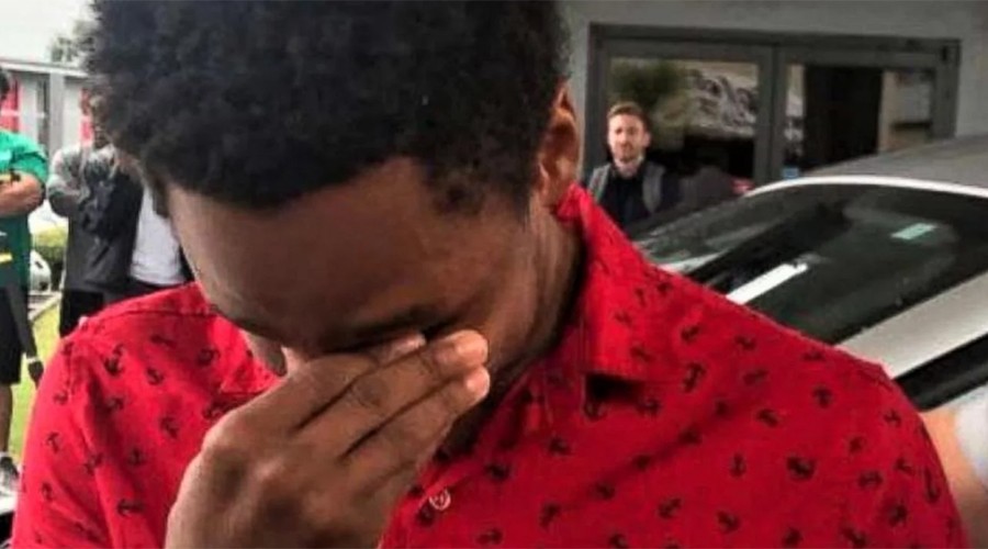 Caminó 32 kilómetros para llegar a su primer día de trabajo y recibió un inesperado regalo | Internacionales