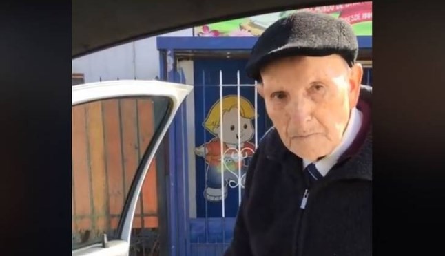 #InMyFeelingsChallenge : el abuelo que se suma al desafío de bailar con el auto en movimiento y la rompe | Redes