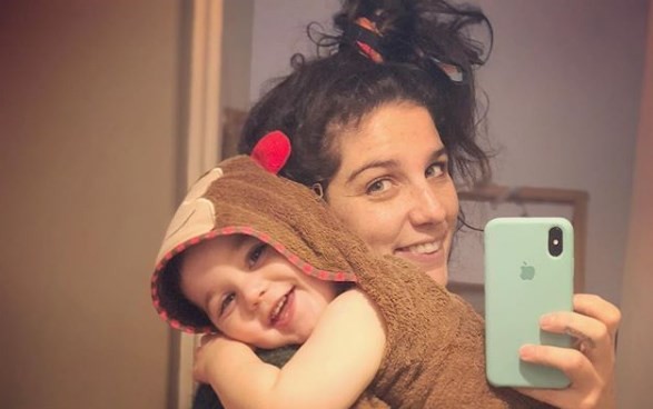 Revuelo en Instagram por la foto de Juana Repetto sentada en el inodoro y dándole el pecho a su hijo | Espectáculos