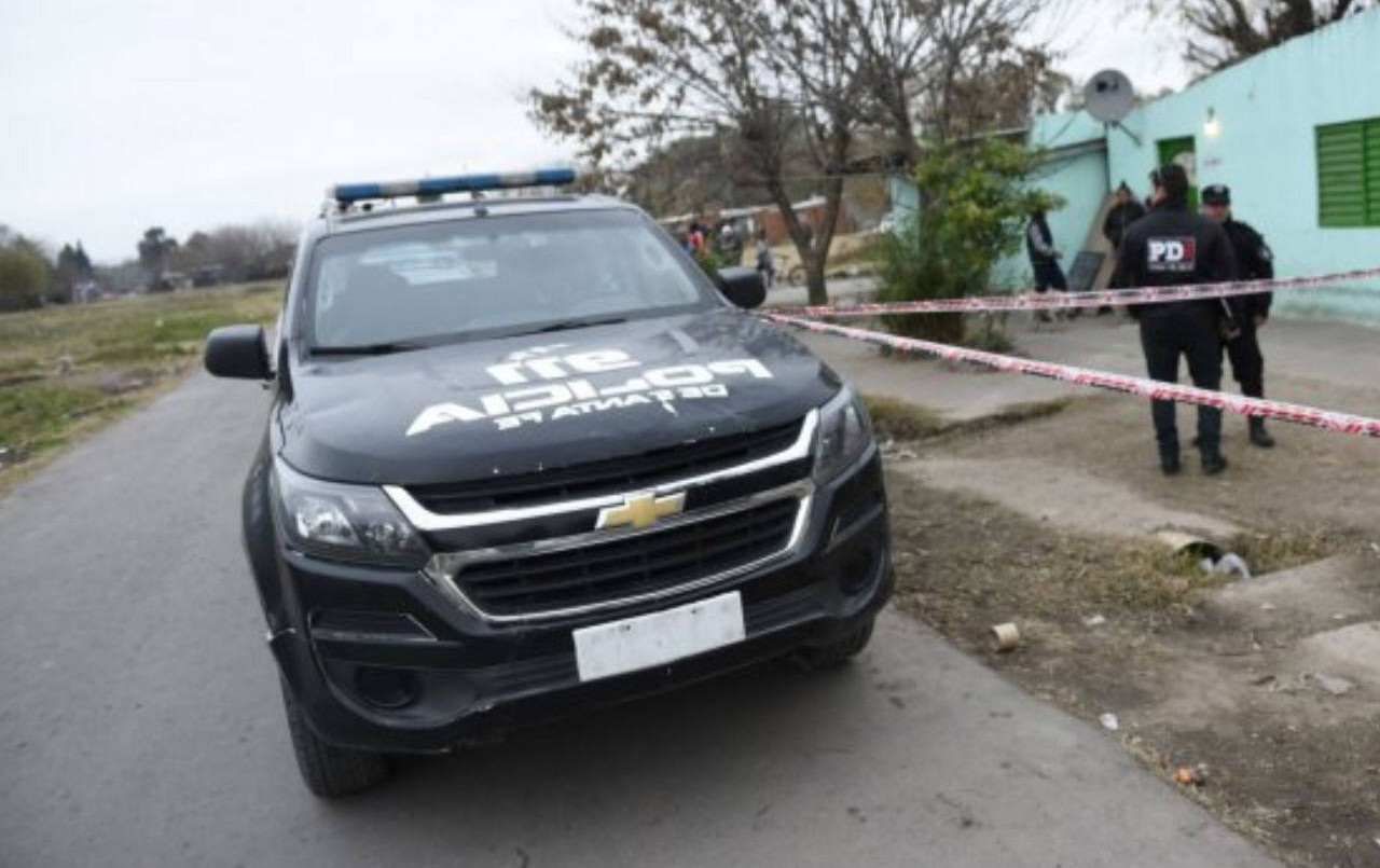 Buscan a una joven de 17 años que apuñaló y mató a su novio | Actualidad