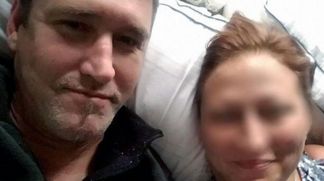 Dos adolescentes mataron al novio de su mamá cuando intentaba estrangularla | Internacionales