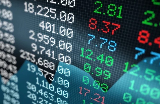 Las acciones retrocedieron pero el riesgo se mantuvo por debajo de los 500 puntos | Economía