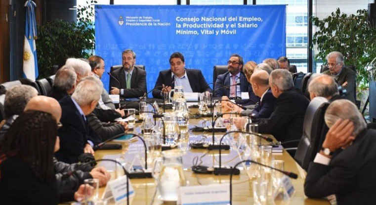 El salario mínimo aumenta un 25 por ciento, en cuatro cuotas | Política