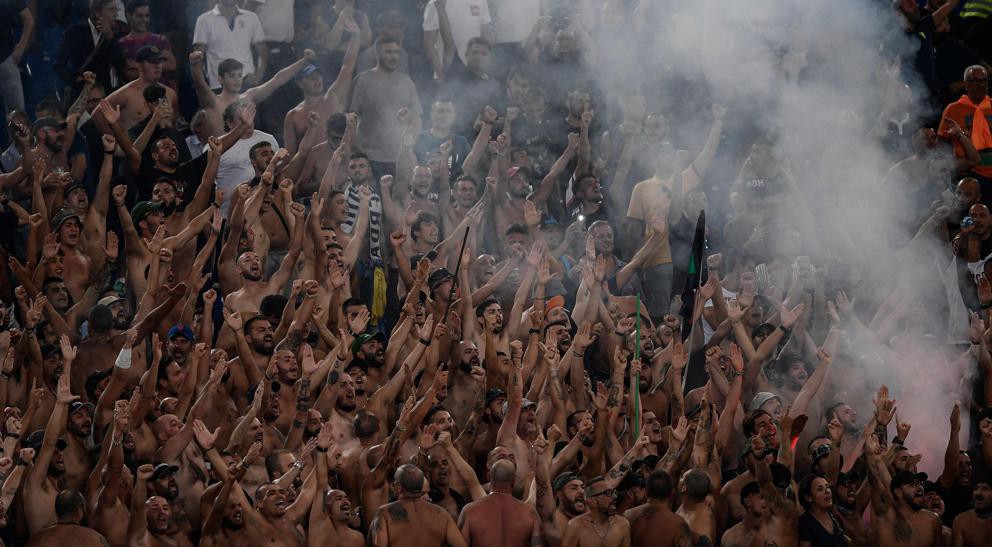 "No admitimos mujeres, esposas ni novias": advertencia de barras en un estadio | Deportes