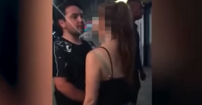 Video escalofriante: un hombre noqueó a una mujer con dos brutales piñas | Internacionales