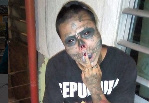 El joven que se mutiló las orejas y la nariz para parecer una calavera | Curiosidades