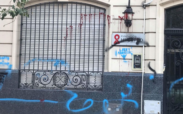"Aborto=genocidio": atacaron con pintadas la sede de la Fundación Huésped | Actualidad