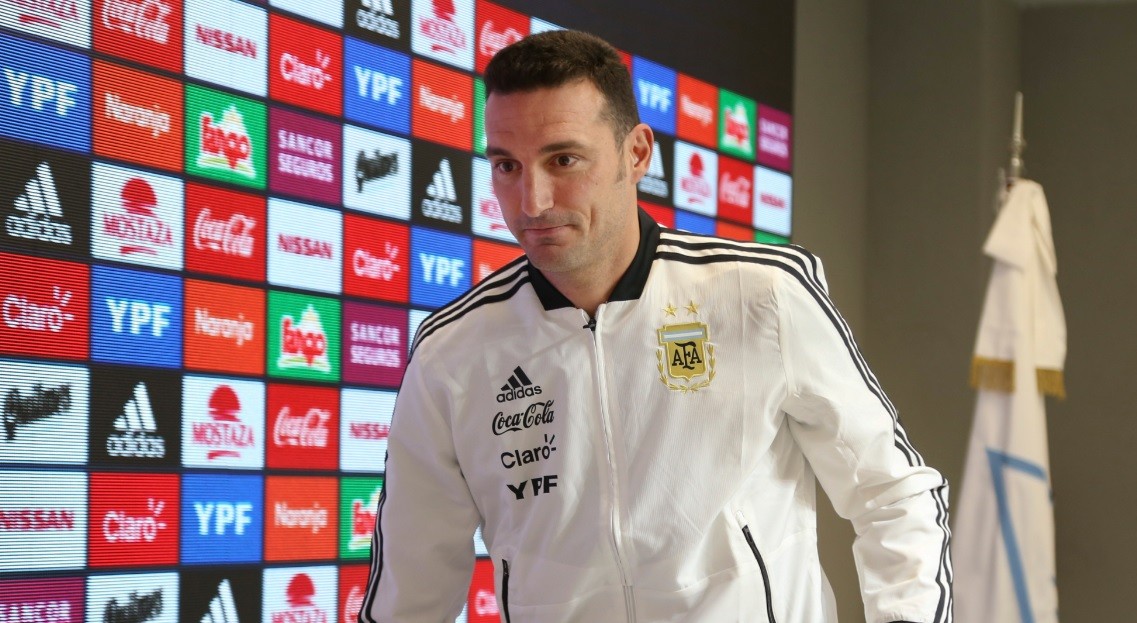 Scaloni: "La 10 es de Messi hasta que él diga si va a seguir o no" | Deportes