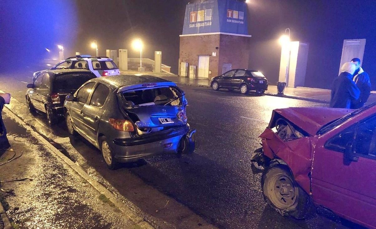 Manejaba borracho y chocó contra tres autos estacionados en La Perla | Actualidad
