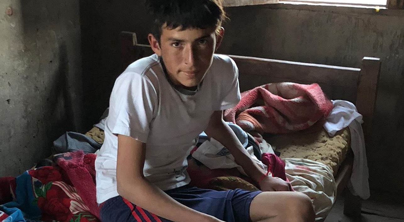 Santiago del Estero: el pequeño hachero de 14 años que sueña con tener una cama para él solo | Actualidad