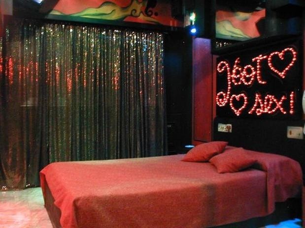 Autorizaron a los albergues transitorios a recibir tríos y parejas swingers | Actualidad