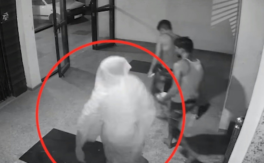 Indignación por ladrón que roba y baila frente a la cámara | Redes